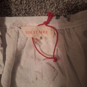 Solitaire White Top with Red Tag